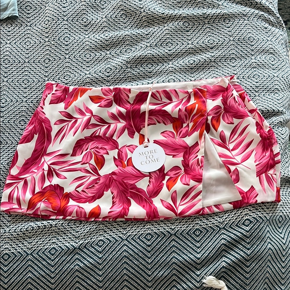 More to Come Brand New Pink Leaf Print Mini Skirt